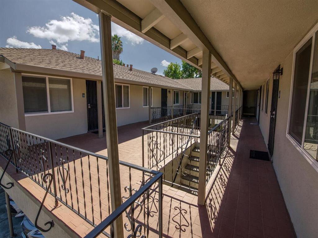 Hamilton Manor Apartments photo 2